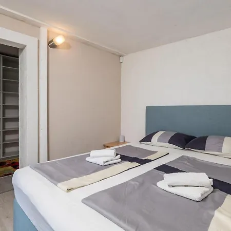 6 Bedroom Amazing In Holiday home