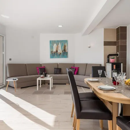 6 Bedroom Amazing In Icici